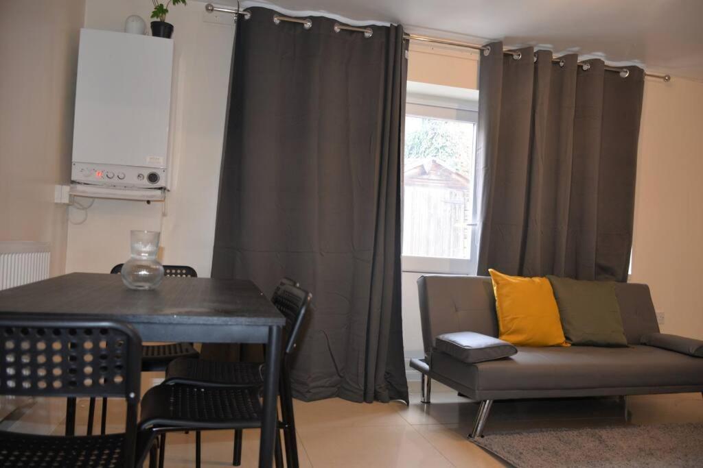 London 4 Bedroom House Zewnętrze zdjęcie