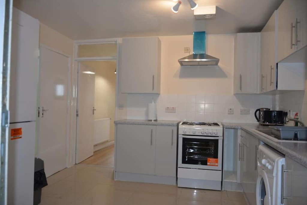 London 4 Bedroom House Zewnętrze zdjęcie