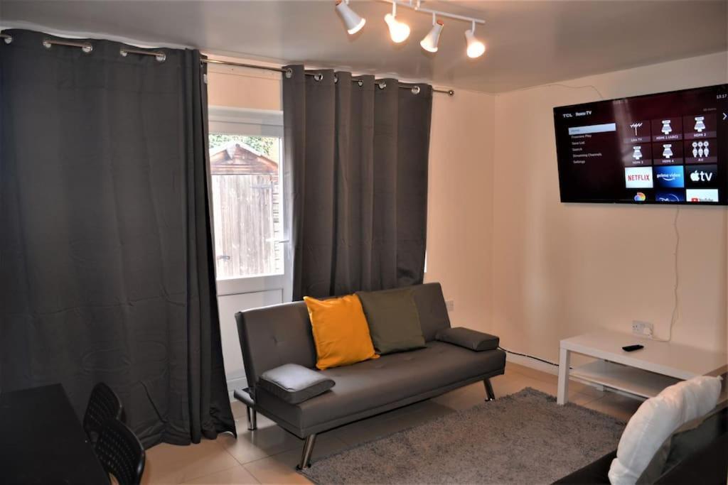 London 4 Bedroom House Zewnętrze zdjęcie